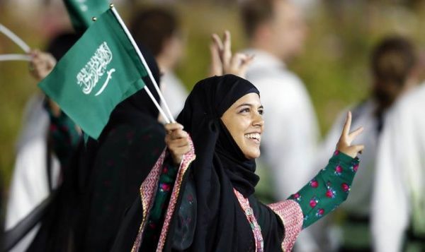 Саудовским женщинам разрешили летать