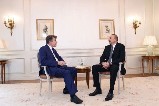 Ильхам Алиев проводит встречи во Франции – ФОТО + ОБНОВЛЕНО