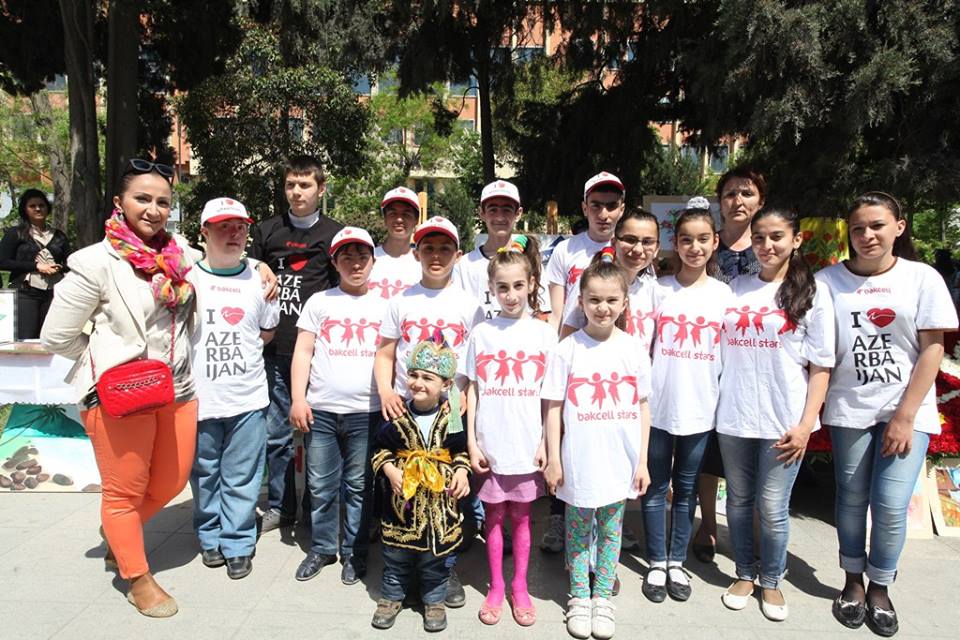 100 детей стали бенефициарами совместного проекта Bakcell и PwC Azerbaijan