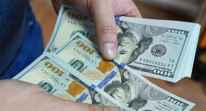 Banklar dolları bahalaşdırmağa başladılar – Azərbaycanda