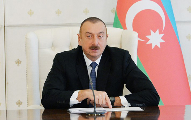 Ильхам Алиев поручил обновить автобусный парк Баку