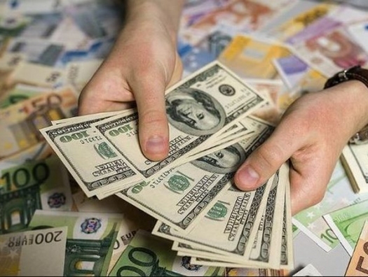 В Азербайджане снизился интерес к доллару