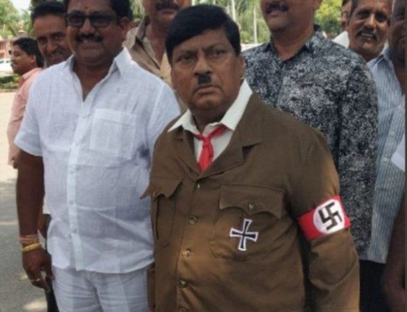 Индийский депутат перевоплотился в Гитлера - ВИДЕО