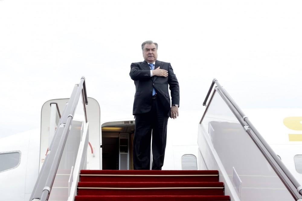 Завершился официальный визит президента Таджикистана в Азербайджан