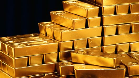 Золото подешевело до менее $1200 за унцию в Лондоне