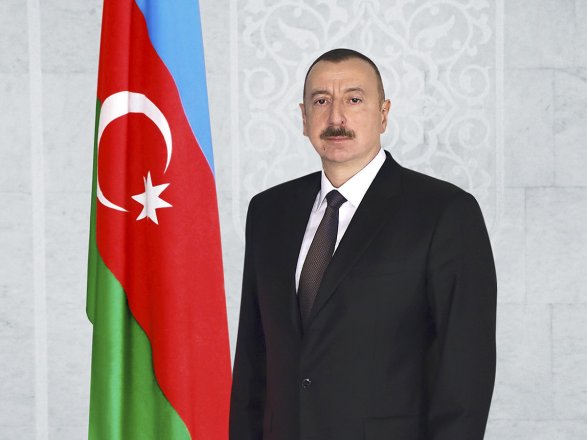 Ильхам Алиев поздравил азербайджанцев