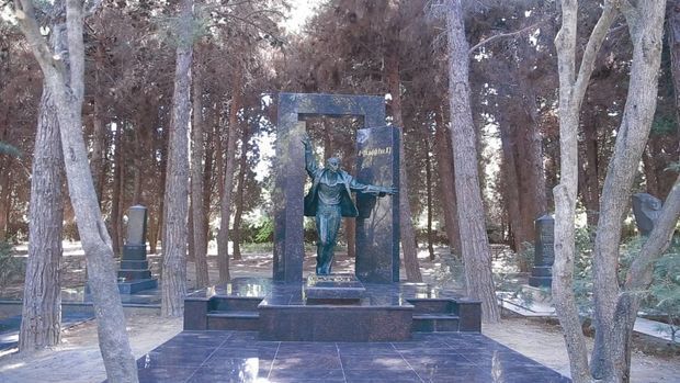 Депутату понравился памятник Лютфи Заде