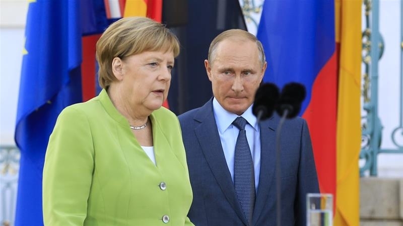 Putin Merkellə Suriyanı müzakirə edib