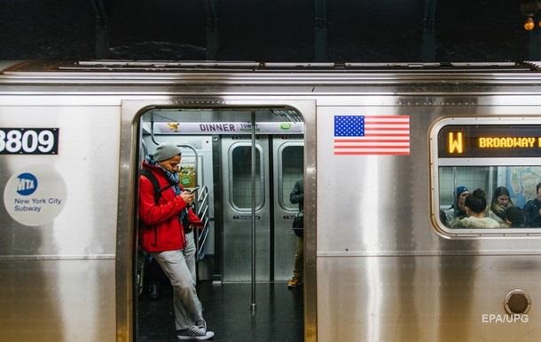 В метро Нью-Йорка обрушился потолок