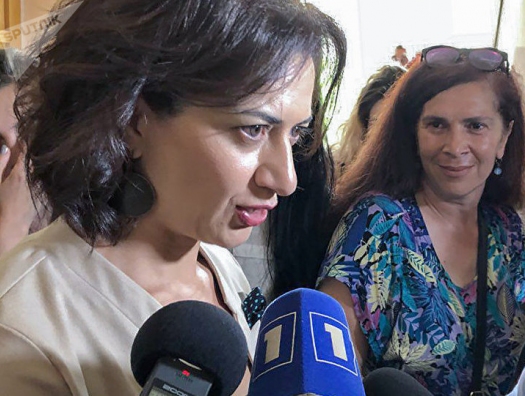 Жена Пашиняна с русскими женщинами едет в Карабах
