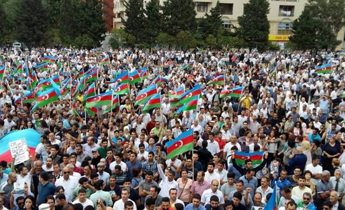 Bakıda Qarabağ mitinqi keçirilir : Aksiyaya türk tələbələr də qatılıb (Yenilənir, Fotolar)