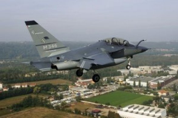 Азербайджан купил у Италии 10 боевых самолетов 