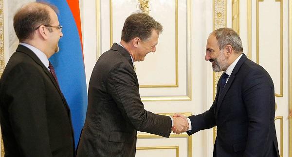 Пашинян встретился с зампомощника Госсекретаря США