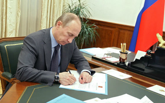 Putin bu ölkəyə sanksiya tətbiqi barədə fərman imzaladı