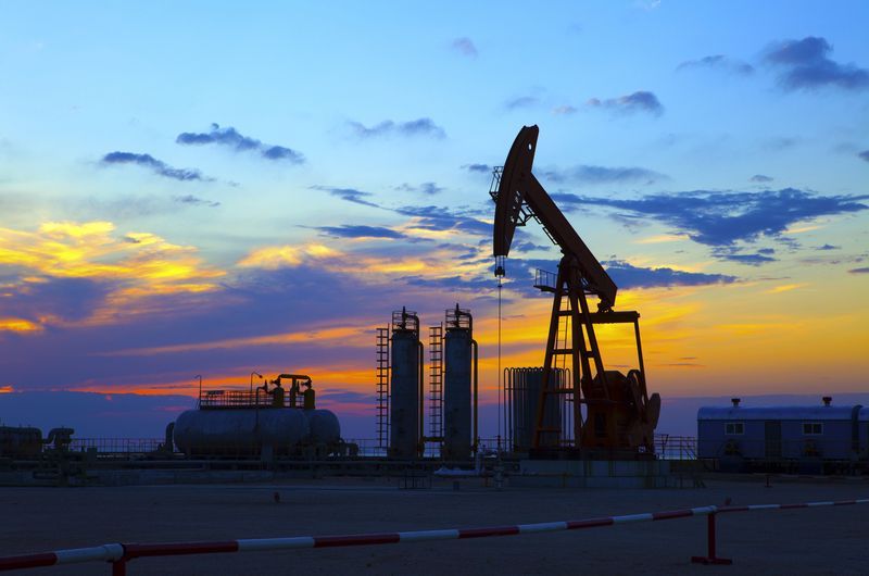 В Баку увеличилась добыча нефти и газа