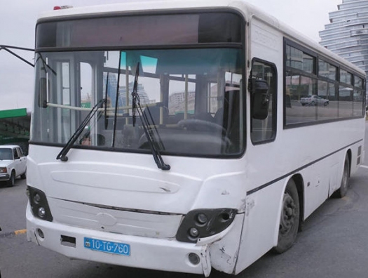 В Баку автобус насмерть сбил пешехода