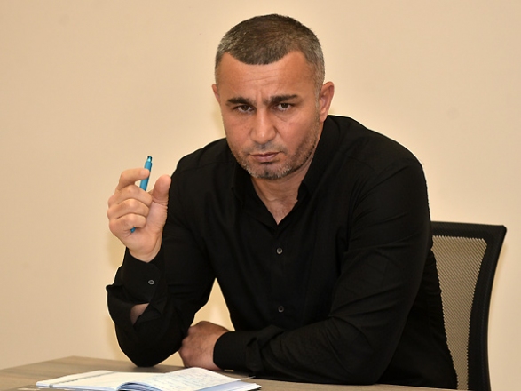 Гурбан Гурбанов в новом офисе азербайджанского футбола