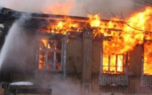 В Баку пожилой мужчина заживо сгорел в доме