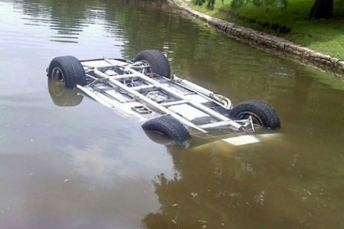 В Азербайджане представитель ИВ утонул вместе с автомобилем в озере