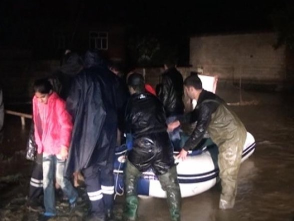 Проливные дожди затопили села в Ленкорани