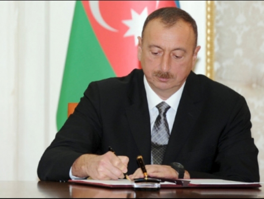 Ильхам Алиев наградил сотрудников Академии наук