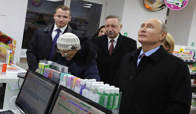 İclasdan qayıdan Putin yolüstü aptekə girdi