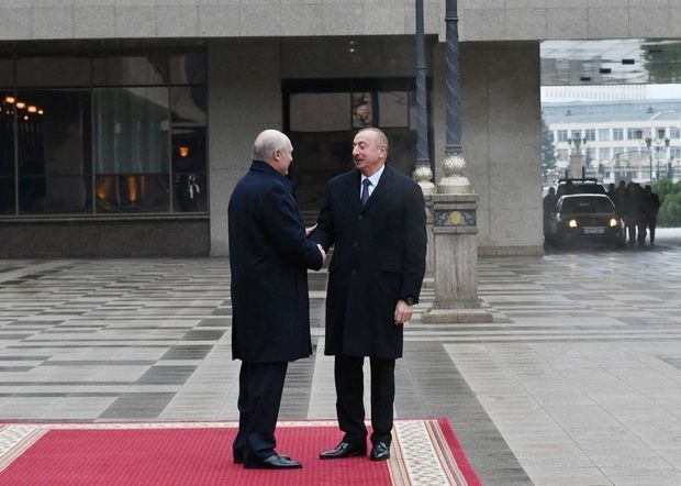 Лукашенко: С Азербайджаном в военной области добрые отношения
