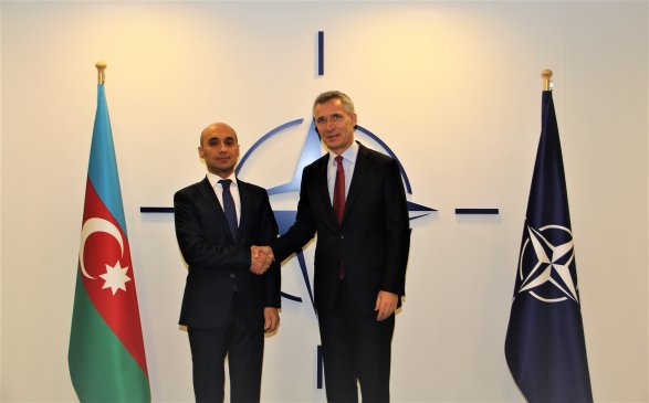 Представитель Азербайджана встретился с генсеком НАТО