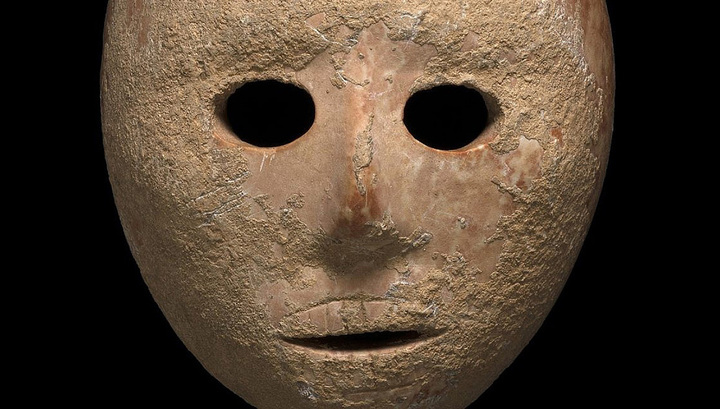 B Израиле нашли 9000-летнюю каменную маску