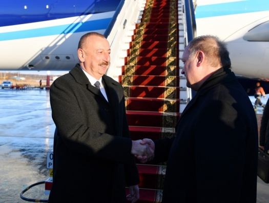 Ильхам Алиев улетел в Петербург по приглашению Путина