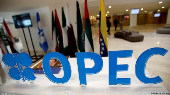 Страны ОПЕК+ не договорились о сокращении добычи нефти