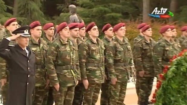 Солдат Гейдар Алиев посетил могилу деда - ВИДЕО