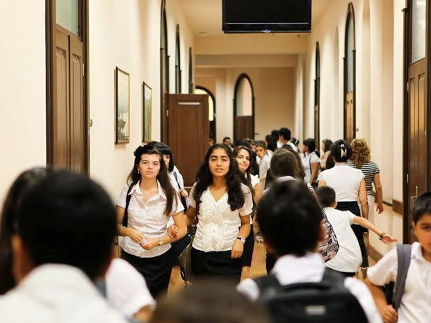 В Азербайджане предложено отменить обучение в две смены