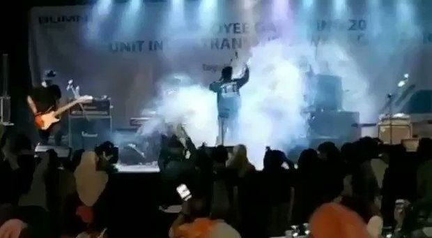 Sunami konsert zamanı musiqiçiləri yuyub apardı - VİDEO