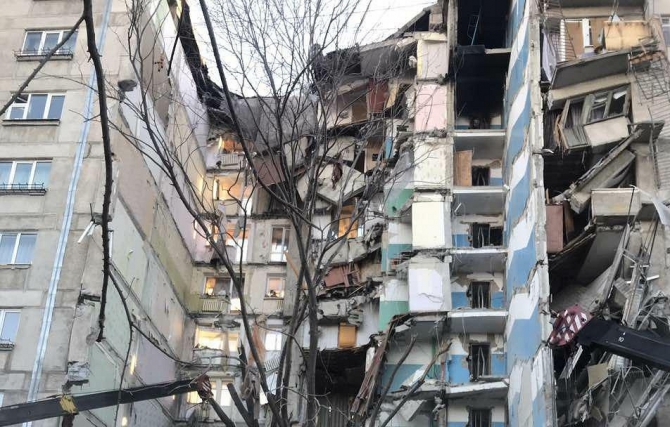 В России после взрыва обрушился жилой дом, есть жертвы - ВИДЕО
