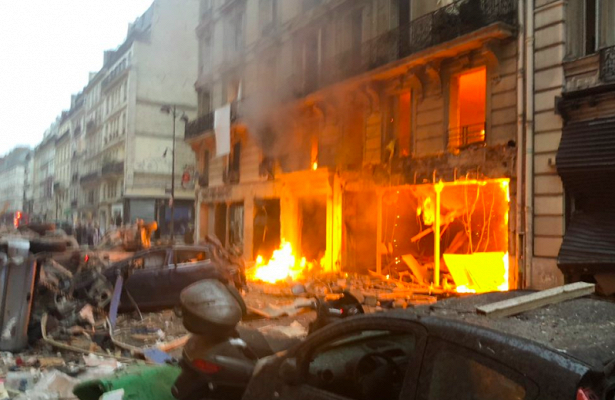 Сильный взрыв прогремел в центральной части Парижа