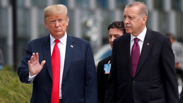 Эрдоган и Трамп провели переговоры по телефону 