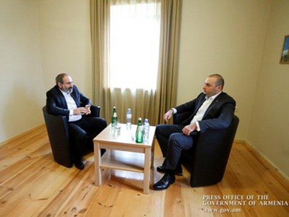 Неформальные переговоры Пашиняна и Бахтадзе 