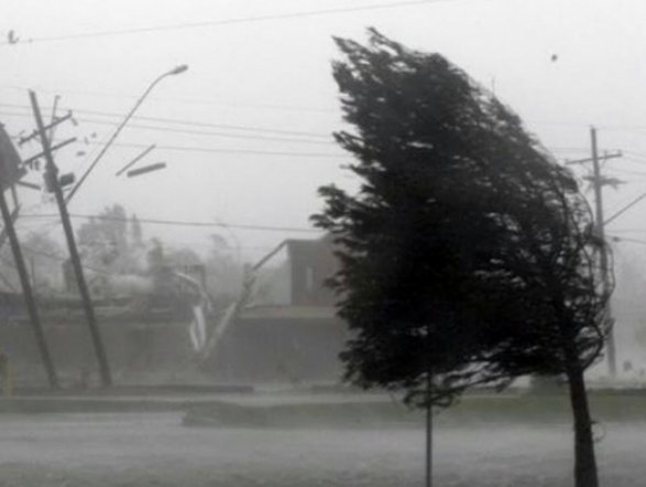 На Баку надвигается ураган: отменены занятия