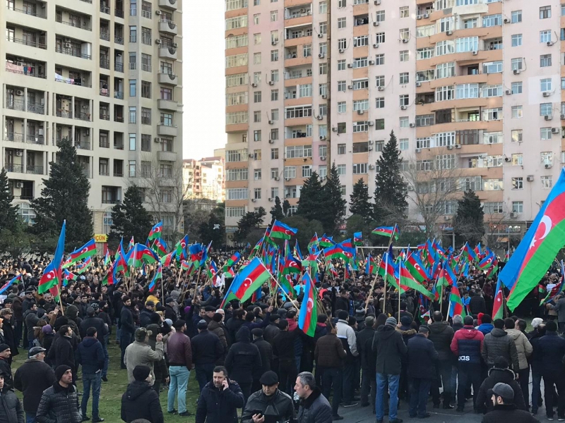 В  Баку проходит  митинг оппозиции