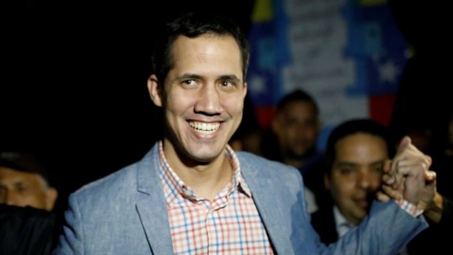 Лидер оппозиции Венесуэлы объявил себя президентом и его уже признал Трамп - СРОЧНО