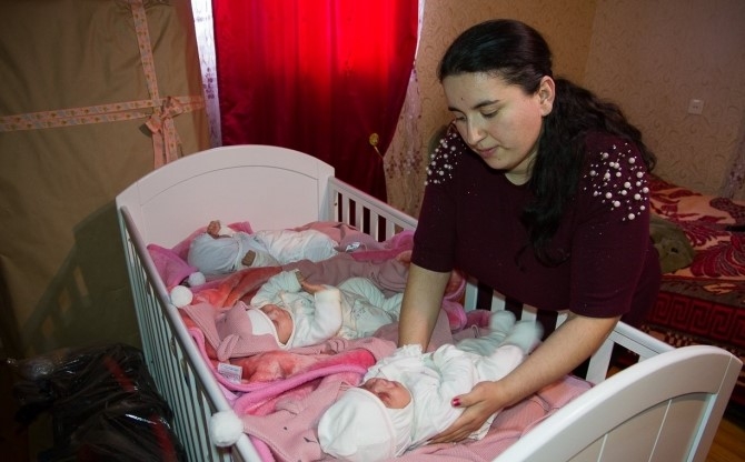 Мехрибан Алиева  помогла семье с новорожденной тройней – ФОТО+ВИДЕО