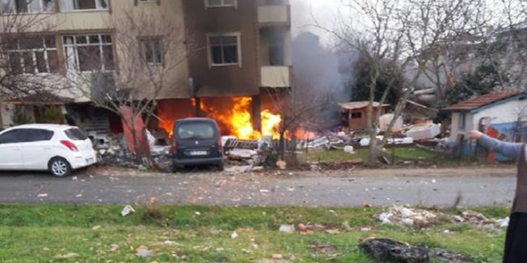 Взрыв в Стамбуле: есть раненые ФОТО 