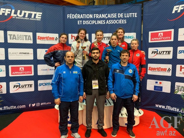 Женская команда Азербайджана по борьбе завоевала во Франции 3 медали