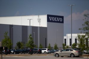 Volvo Cars feels margin pressure from U.S.-China tariff war