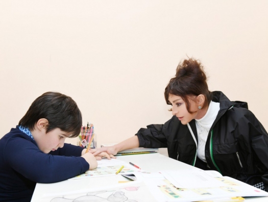 Мехрибан Алиева в Детском психоневрологическом центре