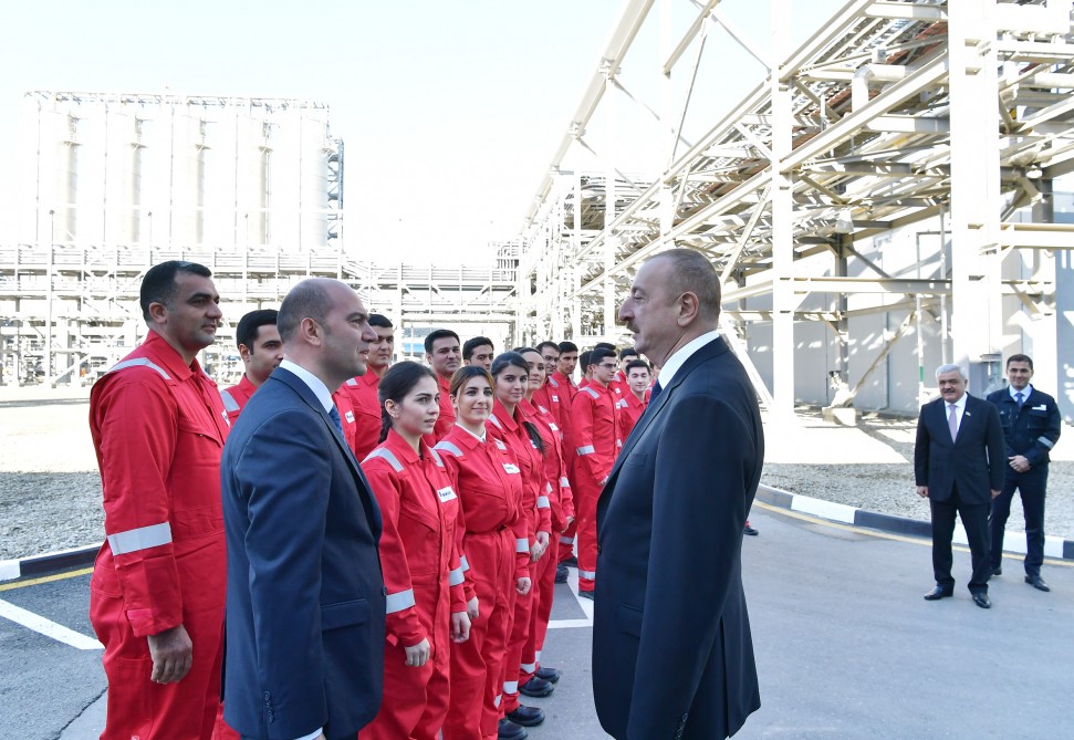 Ильхам Алиев на открытии завода в Сумгайыте
