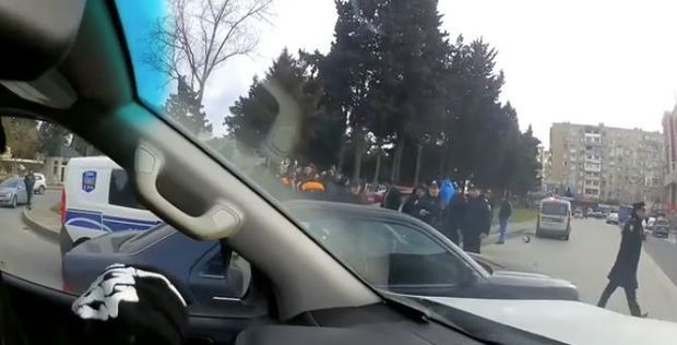 В Баку столкнулись два автомобиля - ВИДЕО