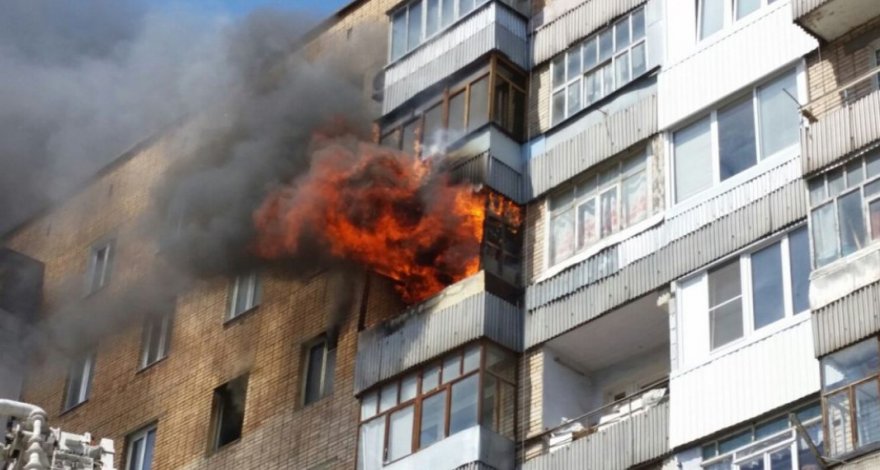 Пожар в жилом здании в Баку