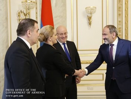 Министр обороны Грузии на переговорах с Пашиняном